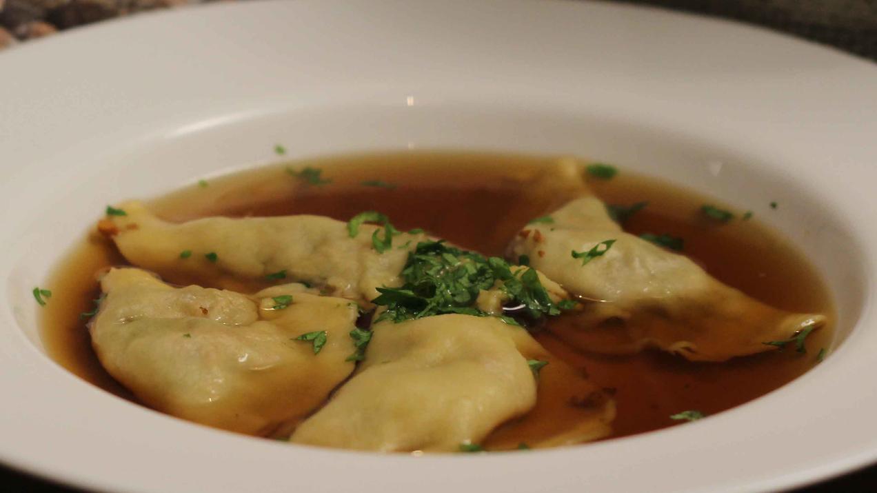 Das perfekte Dinner Rezepte - Rinderconsommé mit Waldpilzmaultaschen