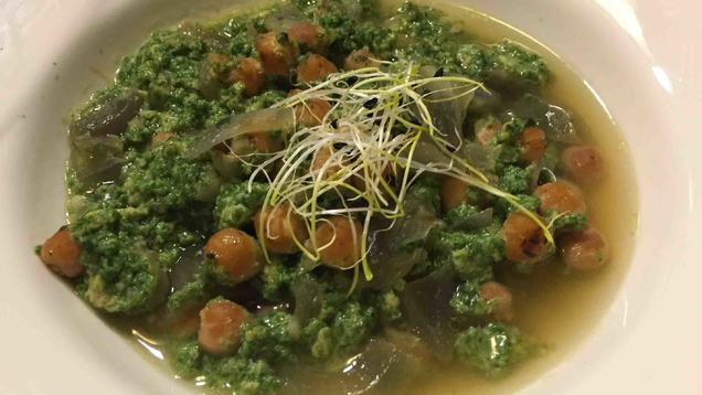 Das perfekte Dinner Rezepte - Spinatcreme in klarer Kichererbsen-Suppe ...