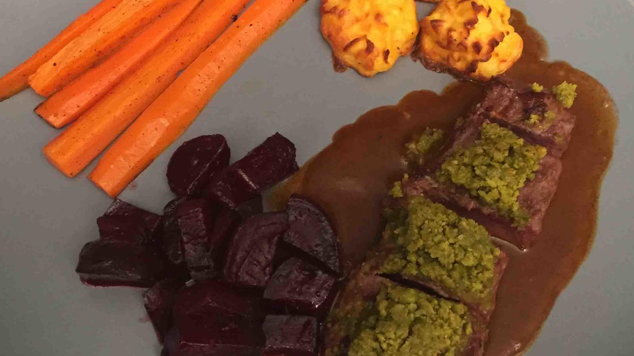 Das perfekte Dinner Rezepte - Rehrücken mit Pistazien-Käse-Kruste ...
