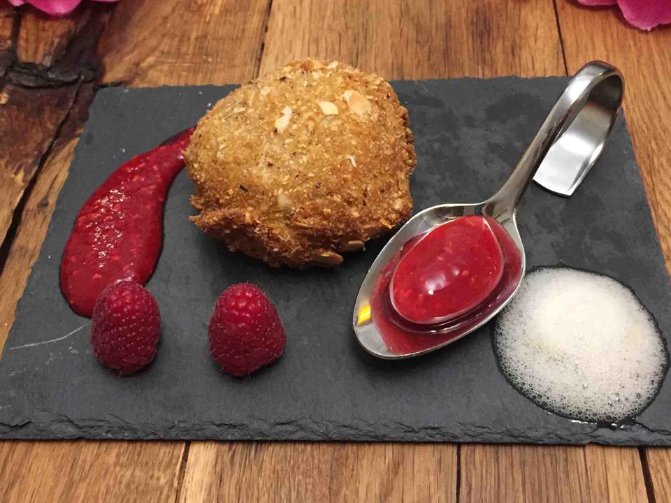 Gebackenes Eis – Himbeerravioli – Zitronenwolke