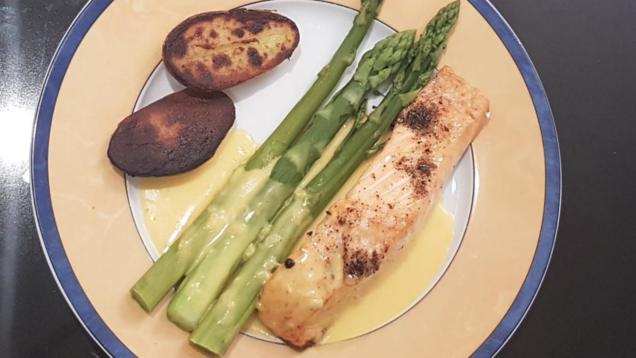 Lachsspitzen Rezept, Lachsspitzen Und Grüner Spargel In Honig Senf Marinade Mit Ciabatta