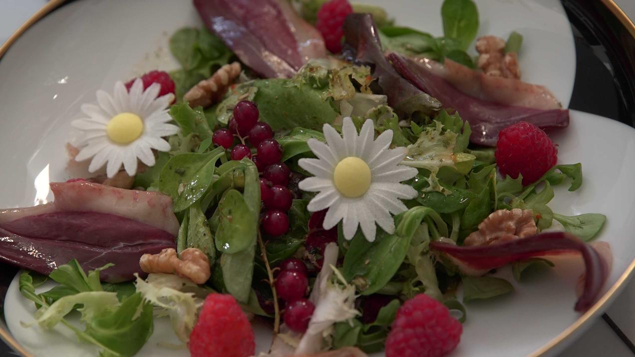 Das perfekte Dinner Rezepte - Bunter Mischsalat mit geräucherter Entenbrust