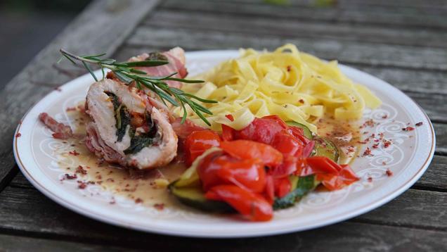 Das perfekte Dinner Rezepte - Putenroulade gefüllt mit Basilikumbett