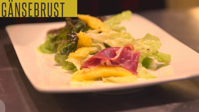 Das perfekte Dinner Rezepte - Salat mit Mango und Gänsebrust, dazu ein ...