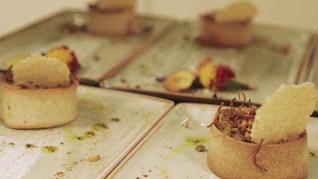 Das perfekte Dinner Rezepte - Auberginenpaste mit gezupften Kalbsnacken ...