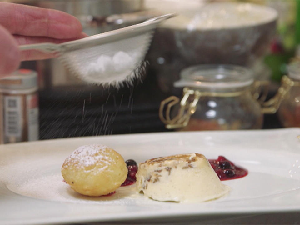 Nusseis und Apfelkuchen