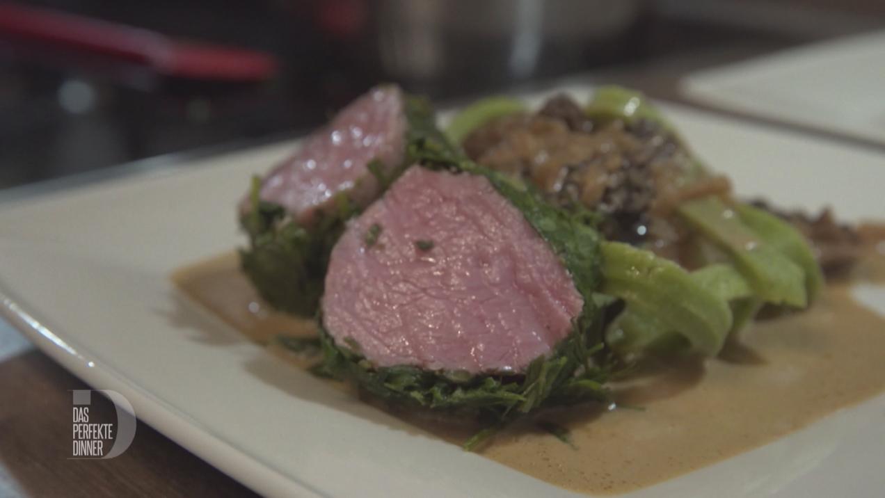 Das perfekte Dinner Rezepte - Pochiertes Kalbsfilet im Kräutermantel