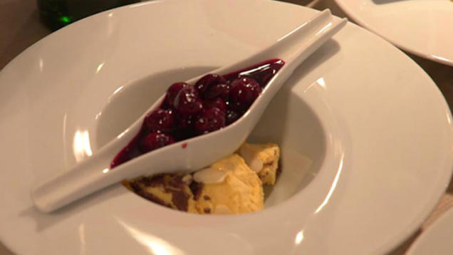 Das perfekte Dinner Rezepte - Geeister Kaiserschmarrn mit eingelegten ...