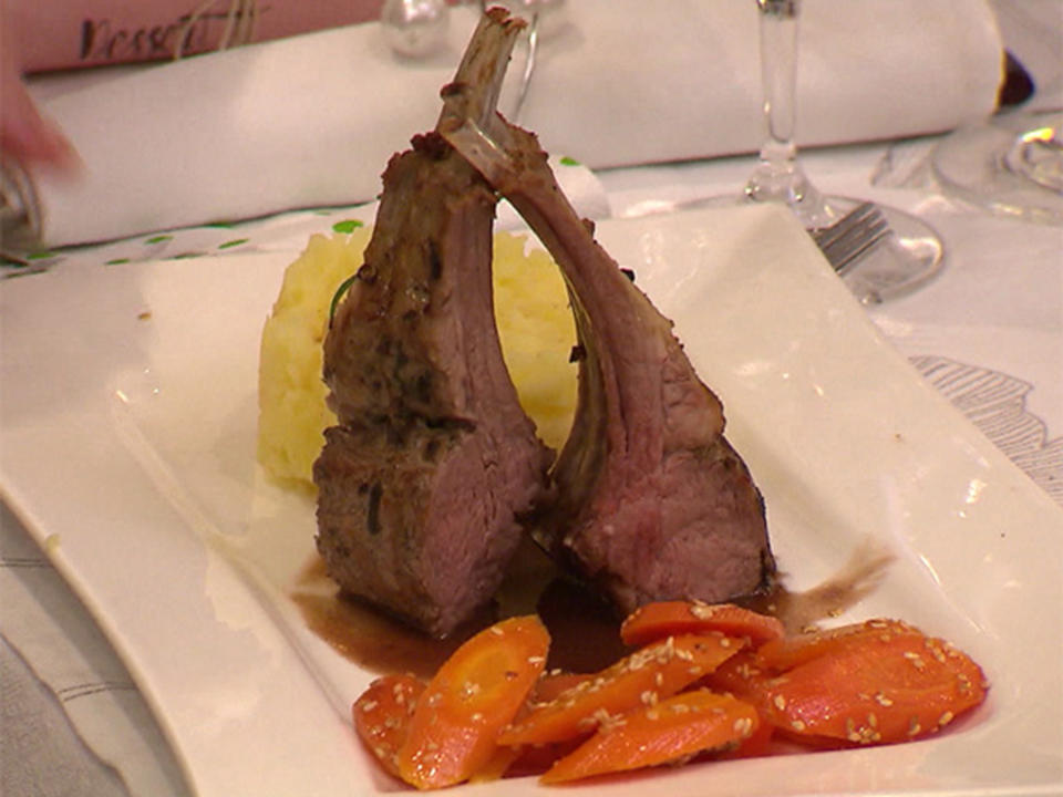 Lammkarree mit Sesamkarotten und Kartoffelstampf