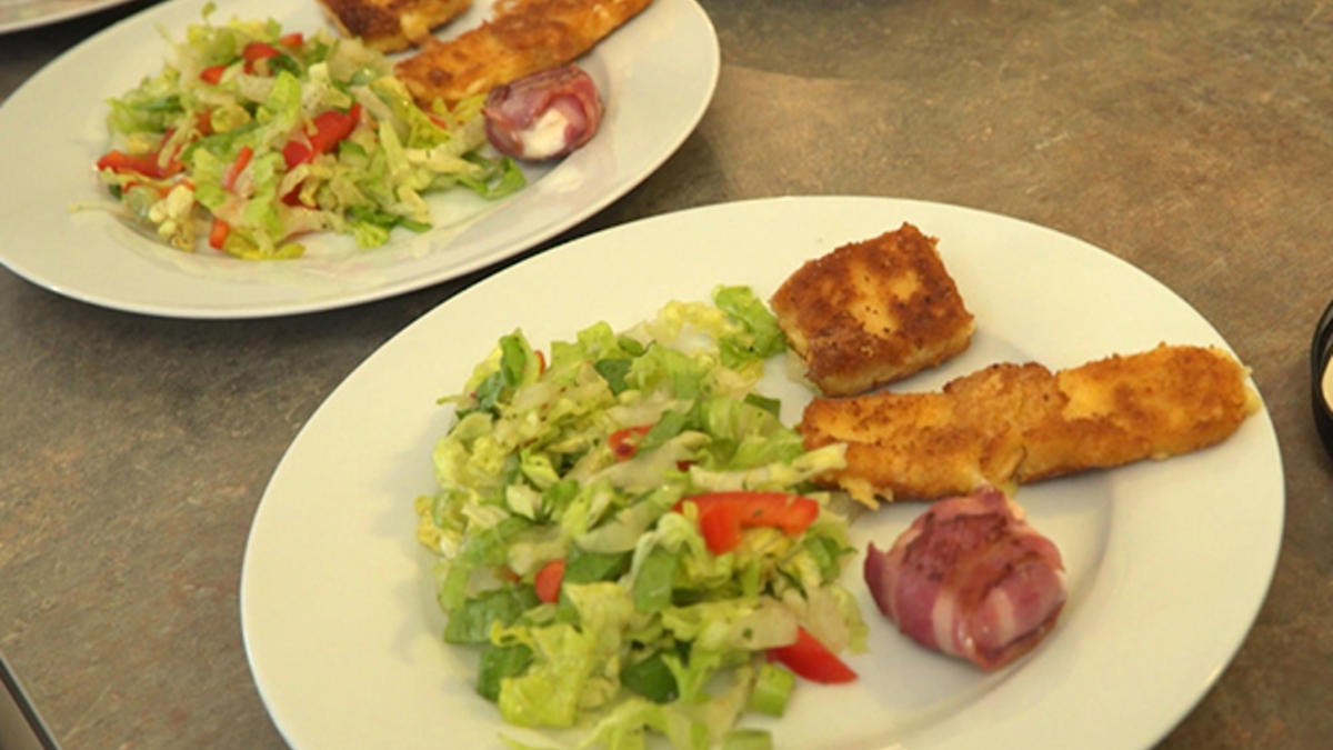 Das perfekte Dinner Rezepte - Grüner Salat, dazu gebackener Fetakäse ...