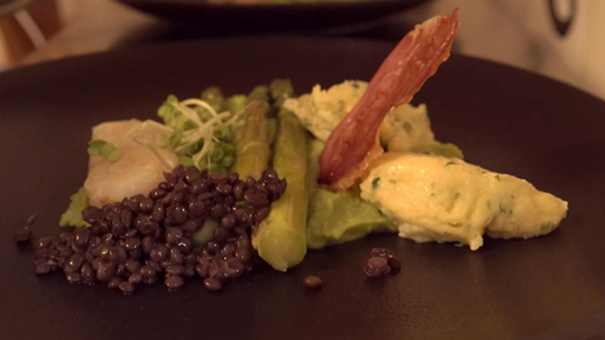 Das perfekte Dinner Rezepte - Confierter Seeteufel auf grünem Beet