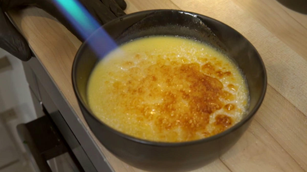Das perfekte Dinner Rezepte - Tonkabohnen Crème brûlée mit fruchtigen ...