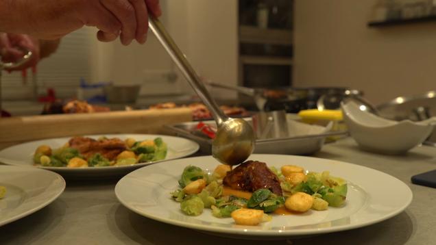 Das perfekte Dinner Rezepte - Gepökelter Truthahn mit gebackenen ...