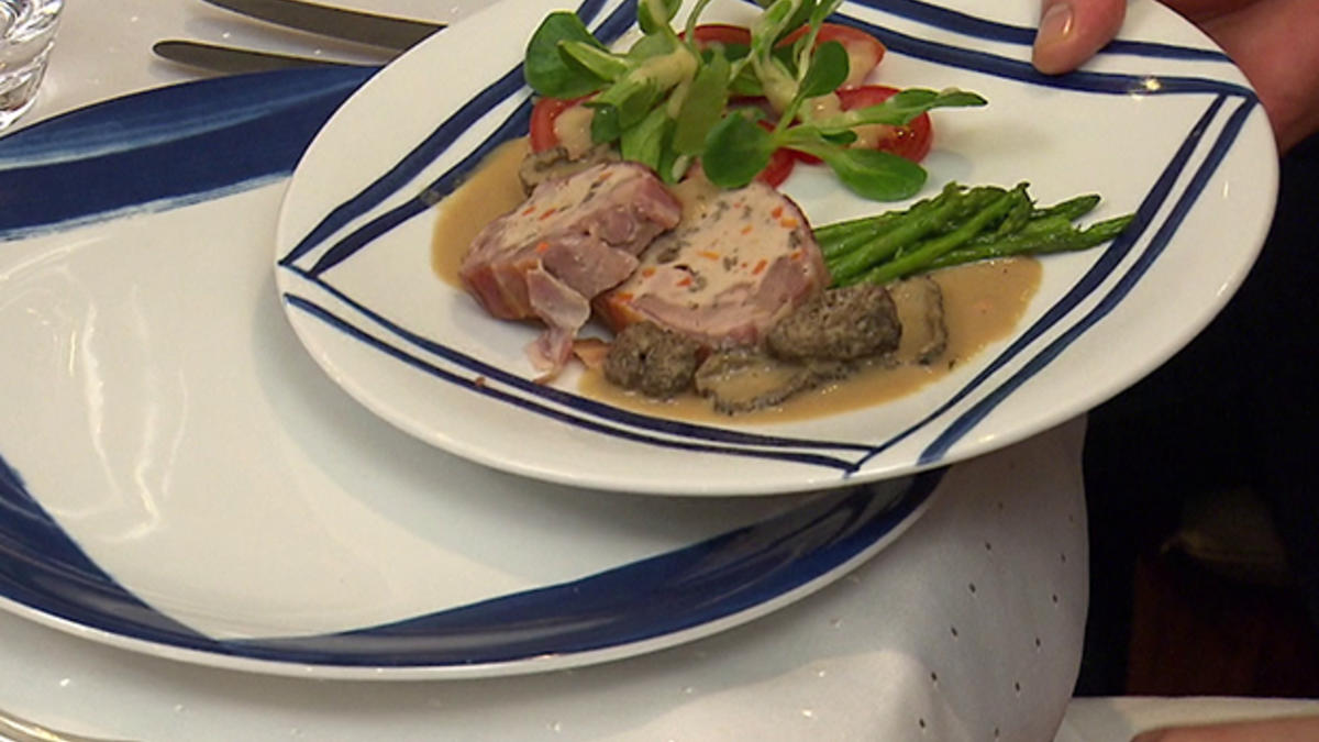 Das perfekte Dinner Rezepte - Ballotine vom Perlhuhn mit Morchelrahm