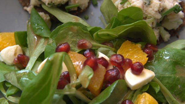 Das perfekte Dinner Rezepte - Geräuchertes Forellen-Tatar auf ...