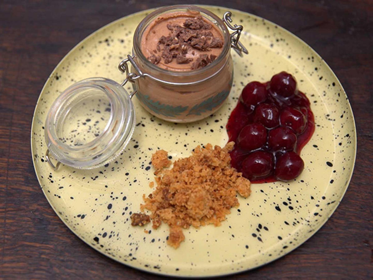 Das perfekte Dinner Rezepte - Mousse au Chocolat mit Kirschsauce und ...
