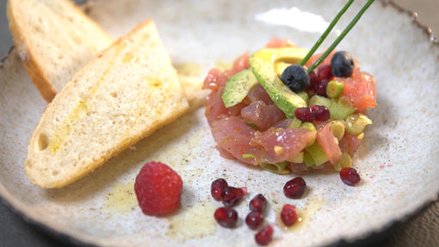 Das perfekte Dinner Rezepte - Thunfisch Tatar mit Avocado und Focaccia