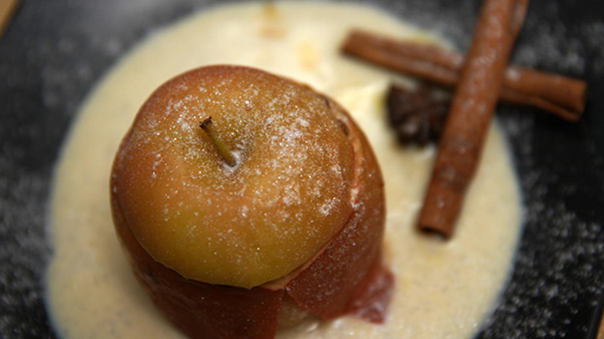 Das perfekte Dinner Rezepte - Bratapfel mit süßer Füllung auf Vanille ...