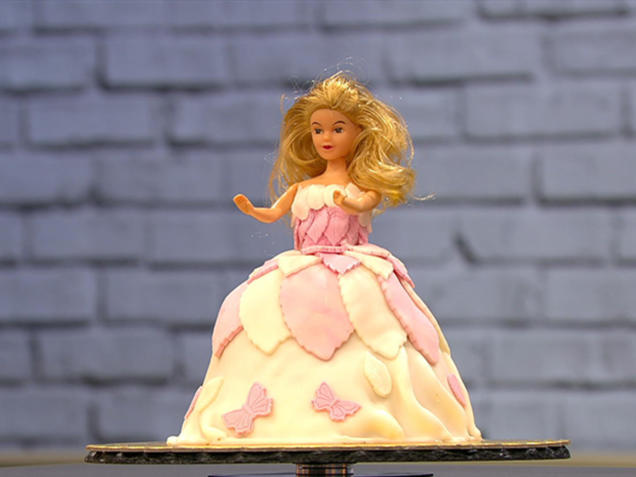 Barbie torte mit sahne