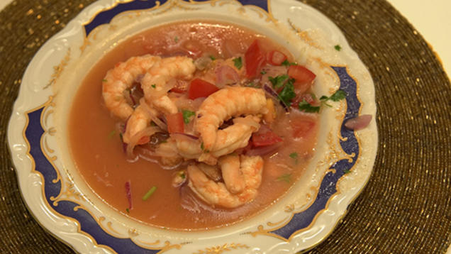 Das perfekte Dinner Rezepte - Kalte Shrimps-Suppe mit gebratenem Mais