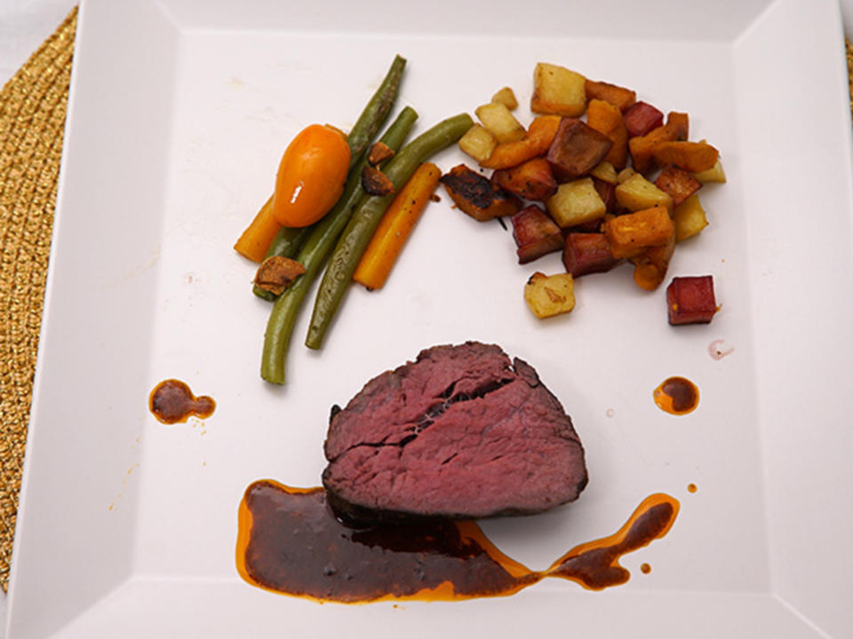 Rinderfilet mit Gemüse-Kartoffel-Trio auf Port-Jus