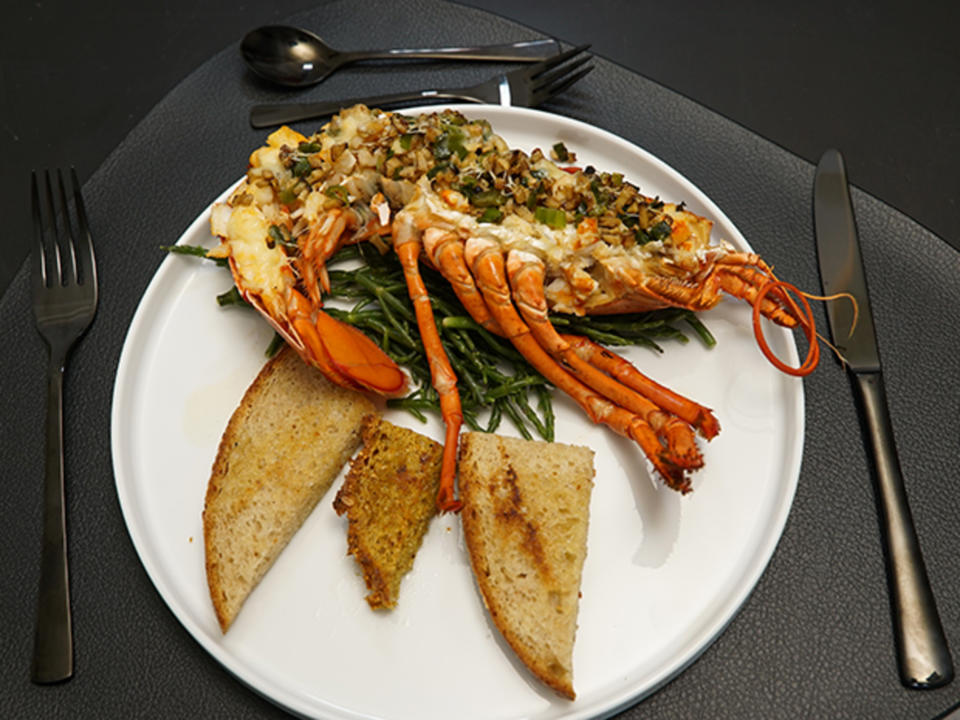 Hummer Thermidor mit Gruyère überbacken