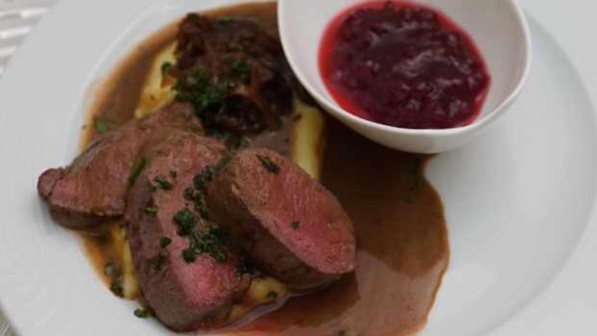 Das perfekte Dinner Rezepte - Rehrücken mit Kartoffelpüree und Feldsalat
