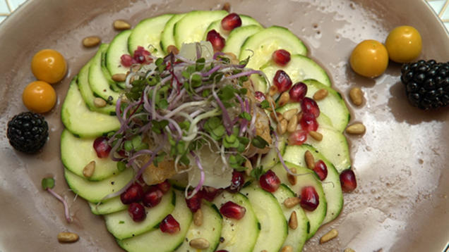 Das perfekte Dinner Rezepte - Carpaccio mit Zucchini und Granatapfel