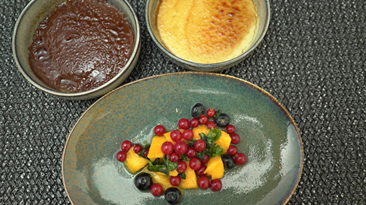 Das perfekte Dinner Rezepte - Crema Catalana mit marinierten Früchten