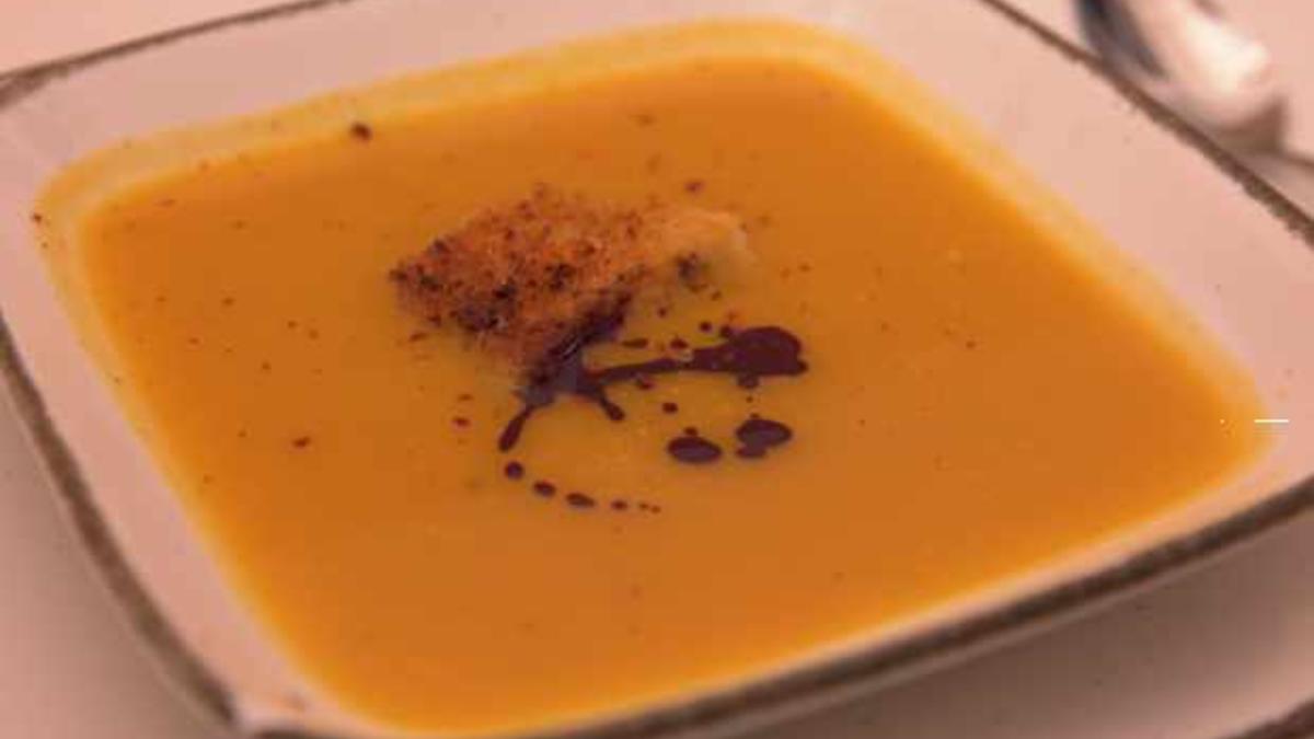 Das perfekte Dinner Rezepte - Kürbissuppe mit Chili-Crouton und Dinkel ...