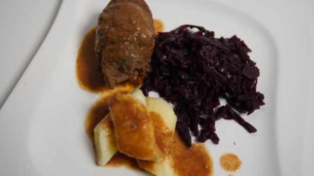 Das perfekte Dinner Rezepte - Rinderrouladen mit Rotkohl und Kluski