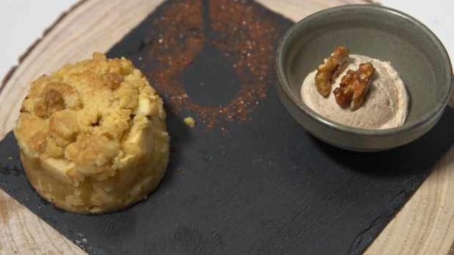 Das perfekte Dinner Rezepte - Walnusseis mit Ahornsirup und warmen ... Das perfekte Dinner Rezepte - Walnusseis mit Ahornsirup und warmen ...