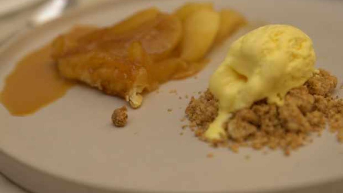 Das perfekte Dinner Rezepte - Tarte-Tatin mit Rosmarin-Vanille-Parfait