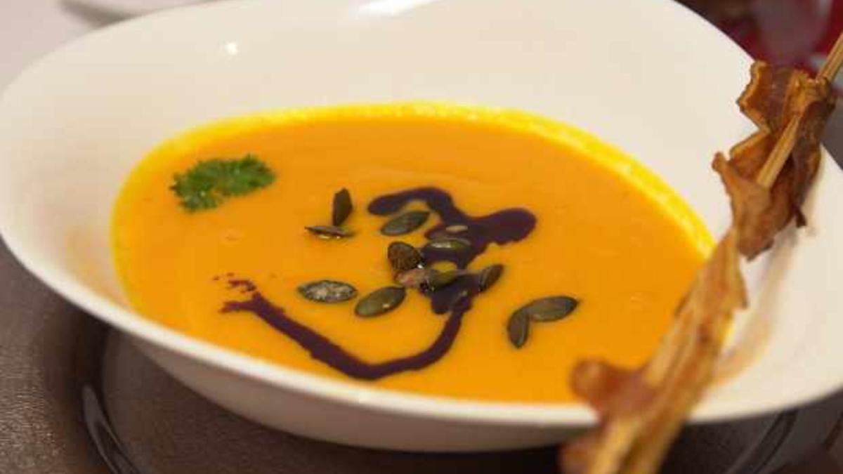 Das perfekte Dinner Rezepte - Kürbiscremesüppchen mit Bacon-Topping und ...
