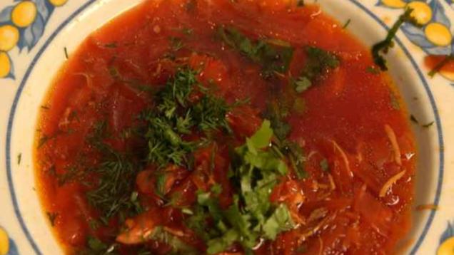 Das perfekte Dinner Rezepte - Borschtsch mit Karottensalat und ...