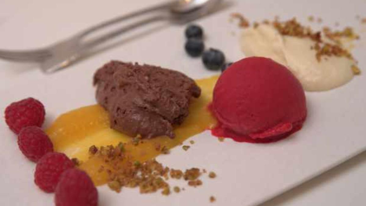 Das perfekte Dinner Rezepte - Schokoladenmousse mit Himbeersorbet und ...