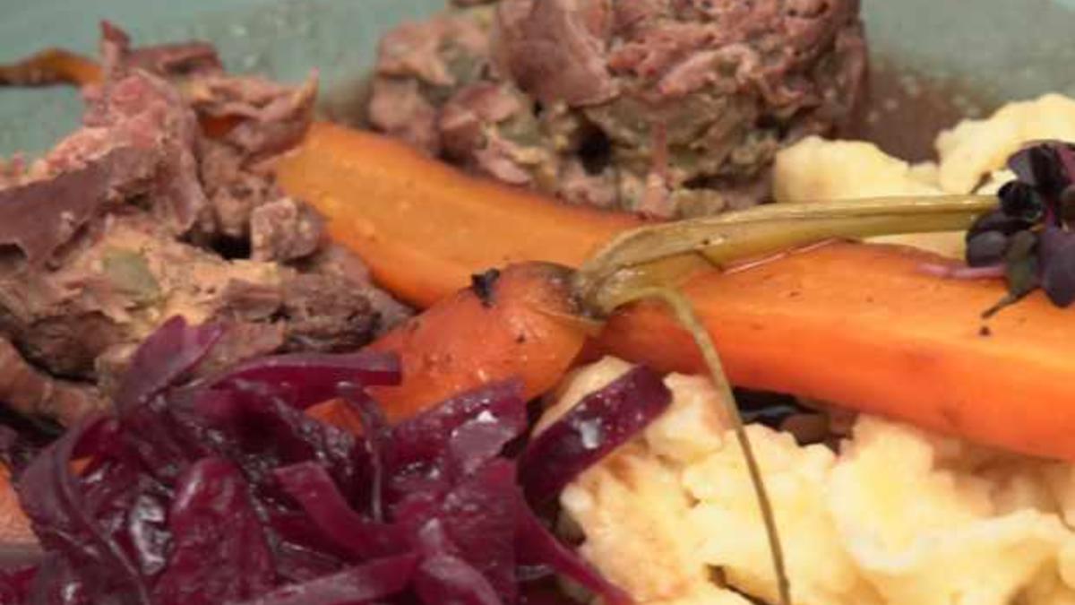 Das perfekte Dinner Rezepte - Rinderroulade mit Spätzle, Blaukraut und ...