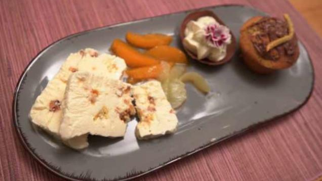 Rezept: Parfait Cassata mit beschwipsten Zitrusfrüchten und Orangenküchlein
