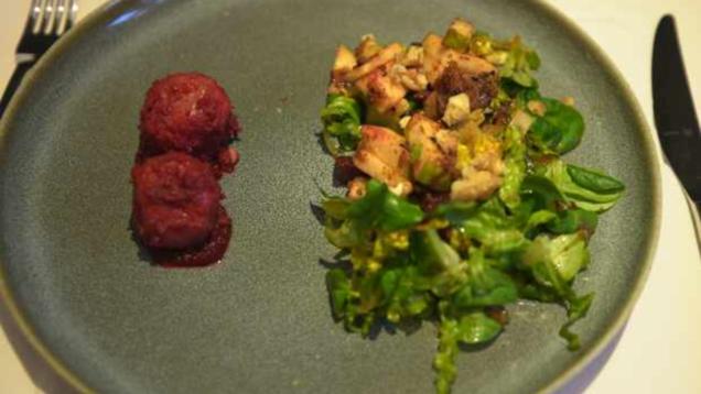 Rezept: Salat mit Rote Bete Dumplings