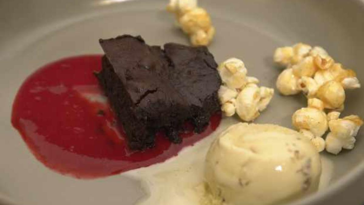 Das perfekte Dinner Rezepte - Salzbrezelbrownie mit Popcorn und ...