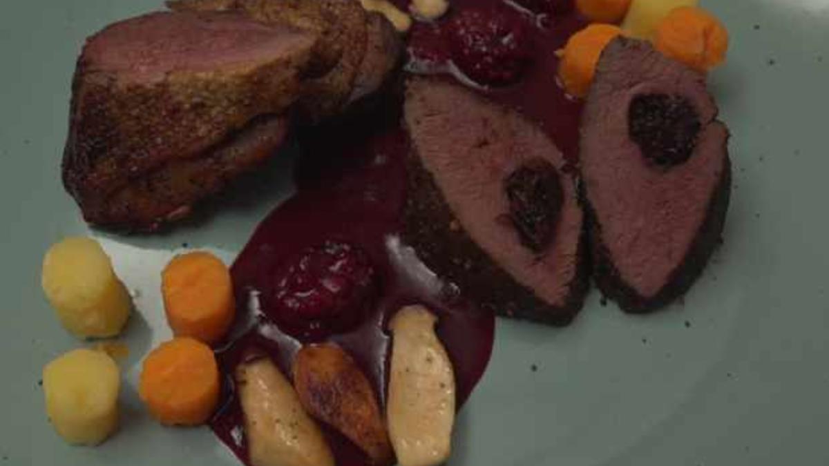 Das perfekte Dinner Rezepte - Rehrücken gefüllt mit Backpflaumen, dazu ...