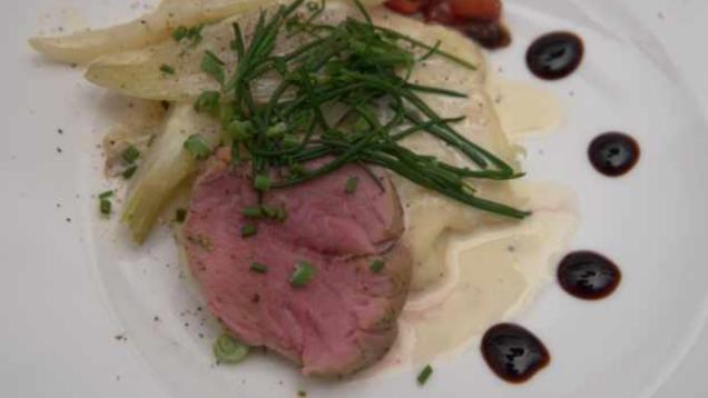 Das perfekte Dinner Rezepte - Kalbsfilet im Kräutermantel mit Beilagen