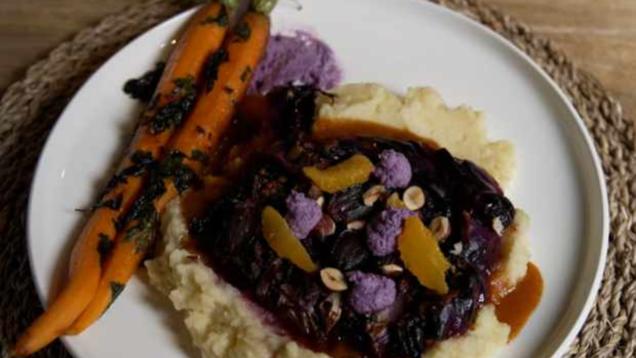 Das perfekte Dinner Rezepte - Rotkohl-Steak mit Cashew-Creme ...