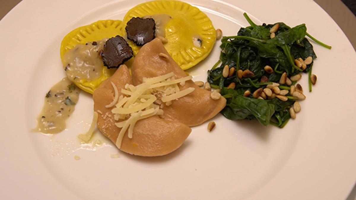 Das perfekte Dinner Rezepte - Ravioli mit Kürbisfüllung und Spinat