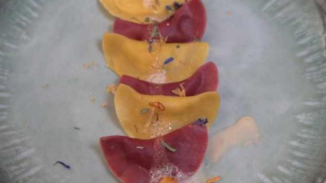 Das perfekte Dinner Rezepte - Tortellini-Duo an Sahne-Tomaten- Schaum