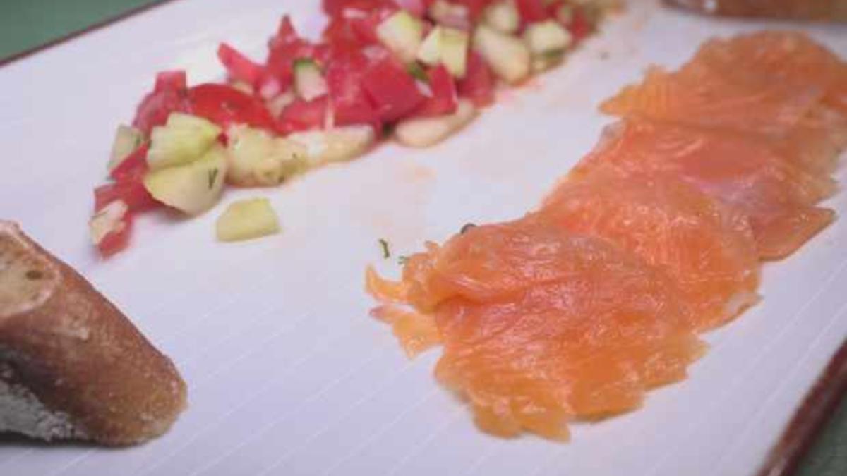 Das perfekte Dinner Rezepte - Lachsforelle mit Baguette und Zitronen ...