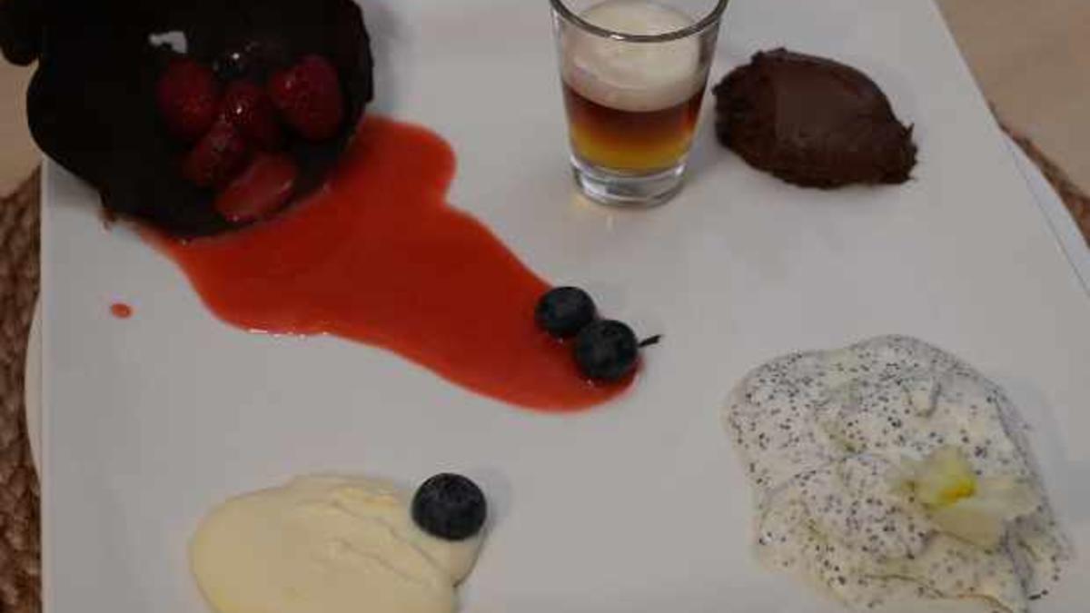 Das perfekte Dinner Rezepte - Mousse au Chocolat mit Amaretto-Mohn-Eis ...