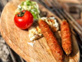Grillwürstchen, Spitzkohl und Kartoffeltasche (Özcan Cosar & Bastian Bielendorfer)