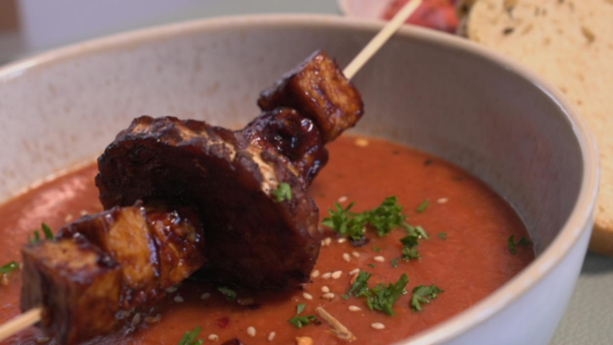 Das perfekte Dinner Rezepte - Tomaten-Knoblauch Suppe mit Tofu