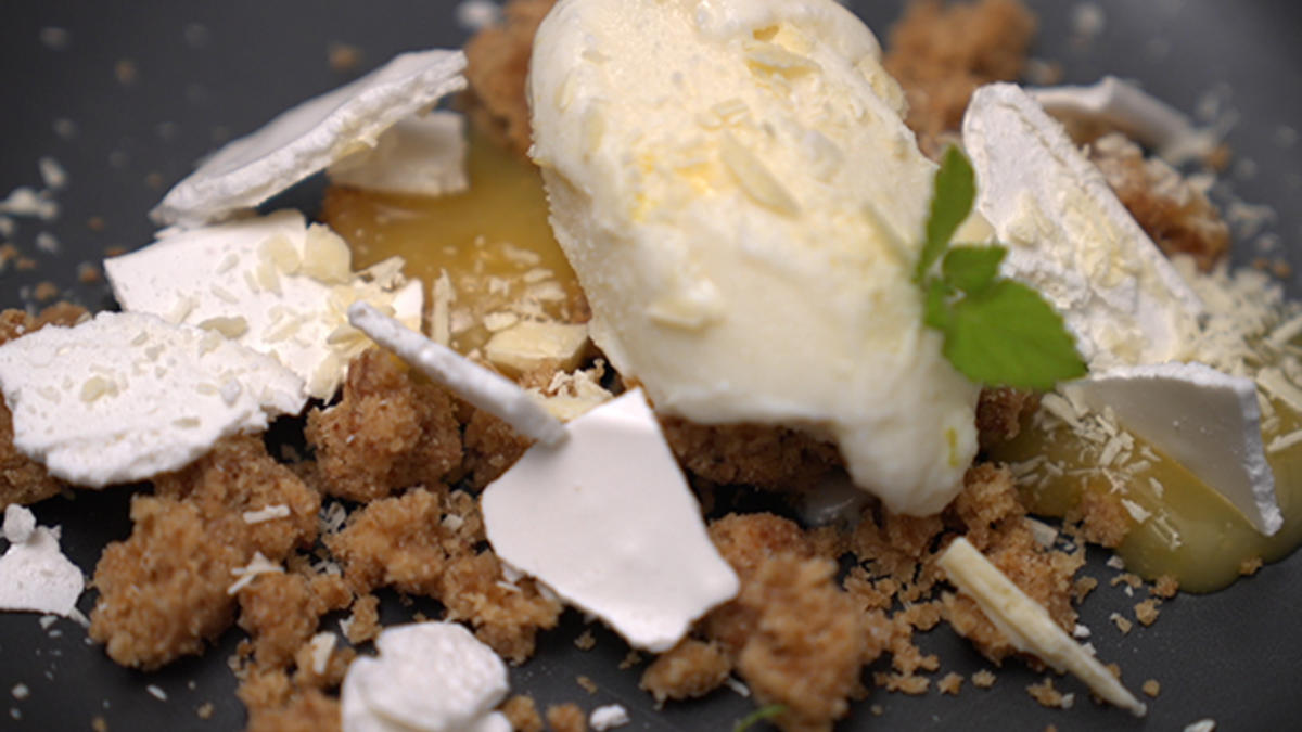 Das perfekte Dinner Rezepte - Zitronen-Buttermilcheis mit Lemon Curd ...